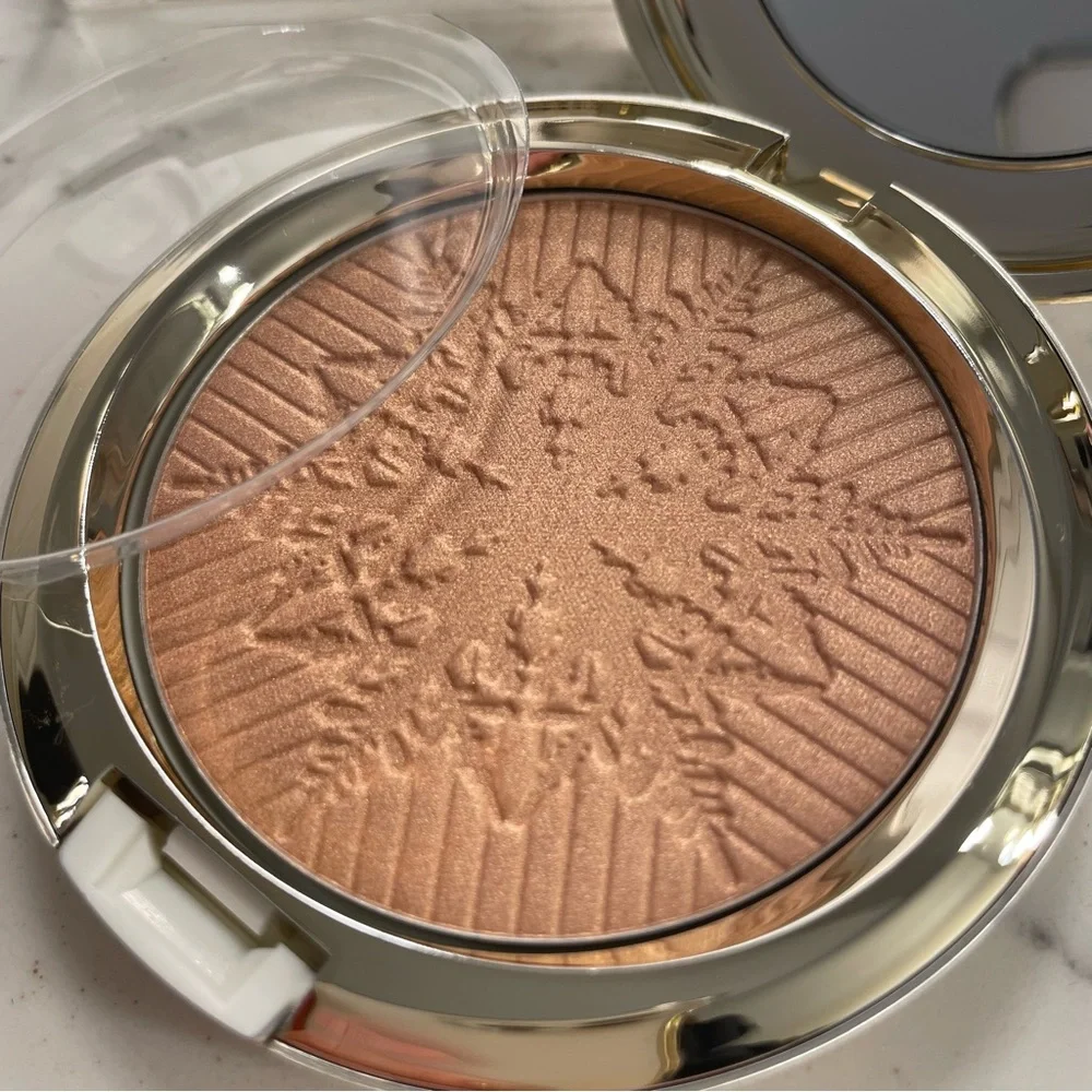 MAC Face Powder Snowball Here Comes Joy - Picture 3 of 6
